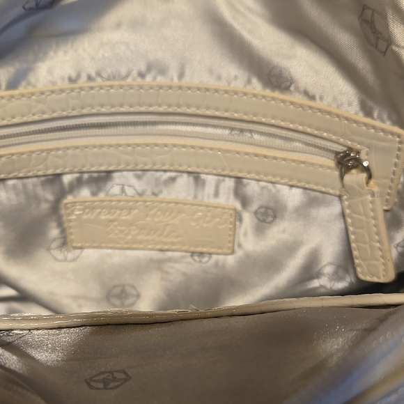 Paula Abdul White Crocodile-Embossed Handbag.   ✨️PRE OWNED✨️ - Picture 8 of 14